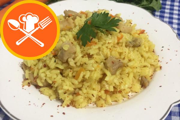 Ρύζι μαγειρεμένο με κοτόπουλο – μέσα σε γεύση ρυζιού