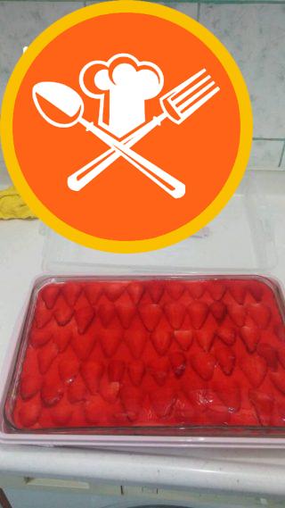 Κέικ με σάλτσα φράουλας